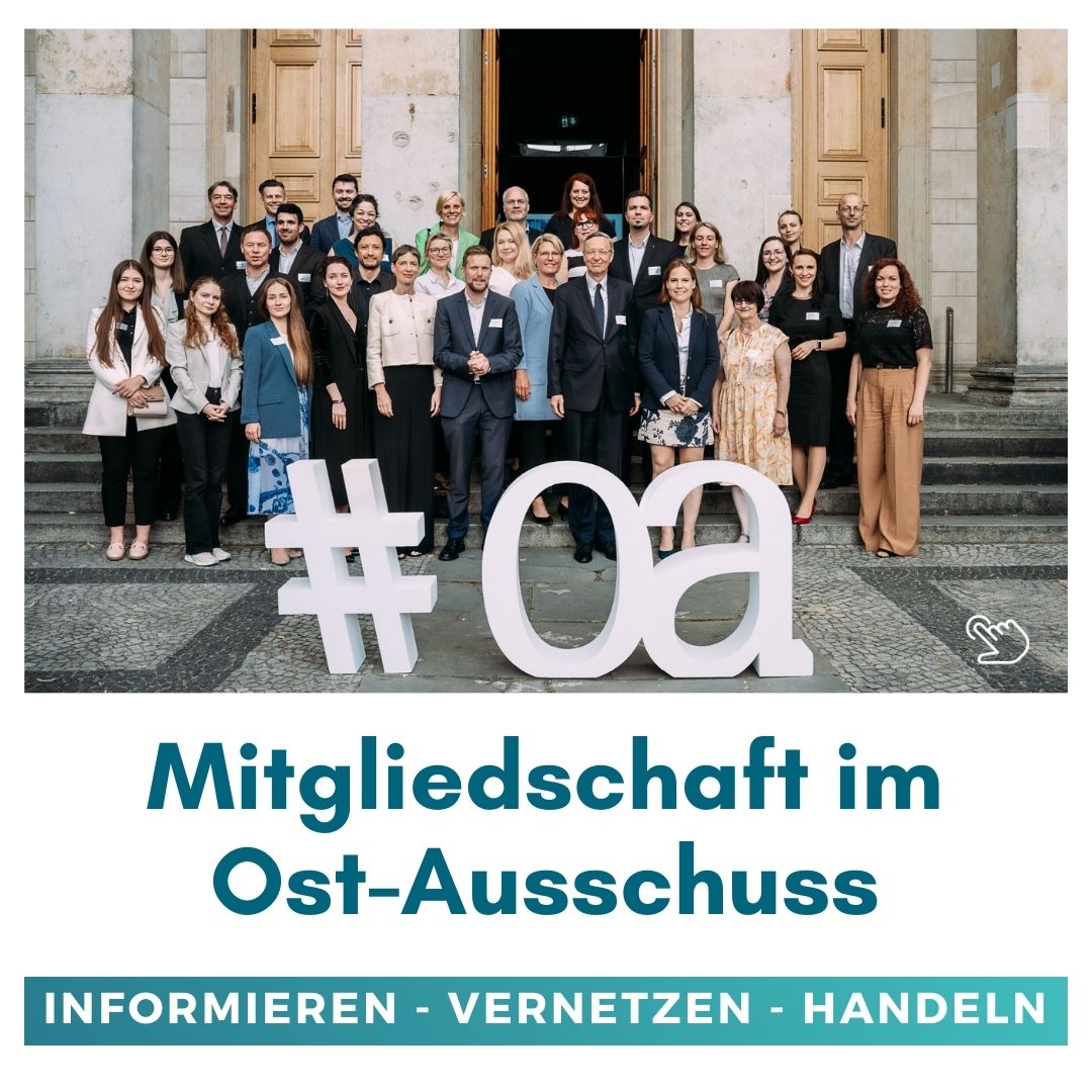 Gruppenbild des Ost Ausschuss Teams mit Text zur Mitgliedschaft im Ost Ausschuss